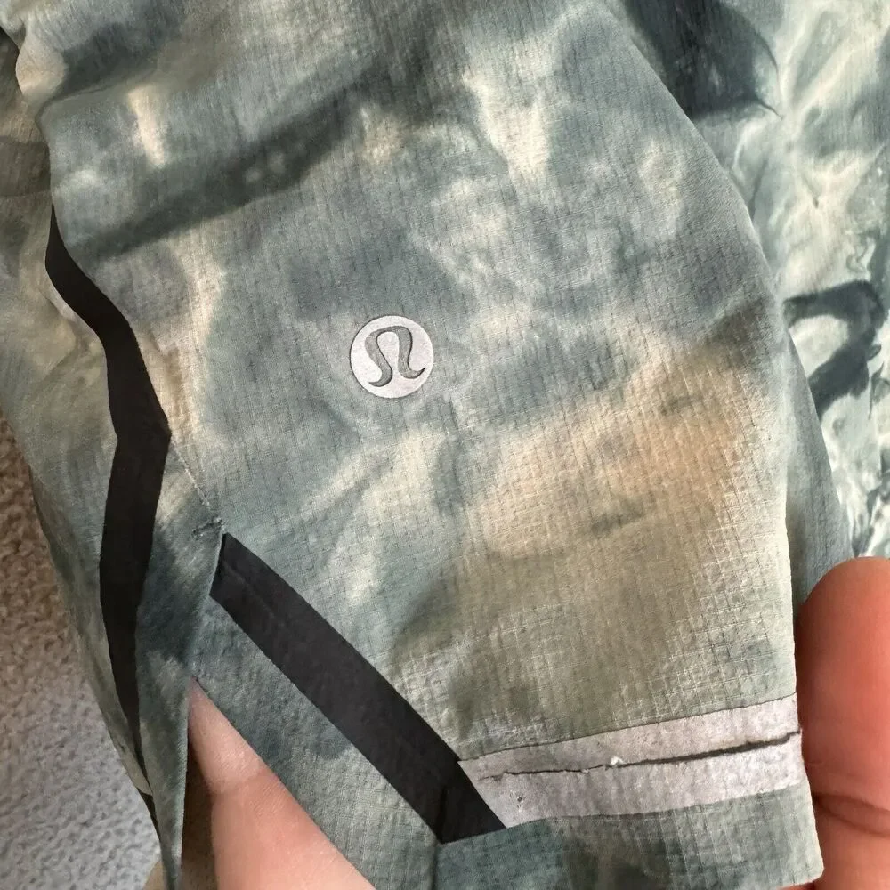 Lululemon Shorts Men's Large Green‎ Surge 6